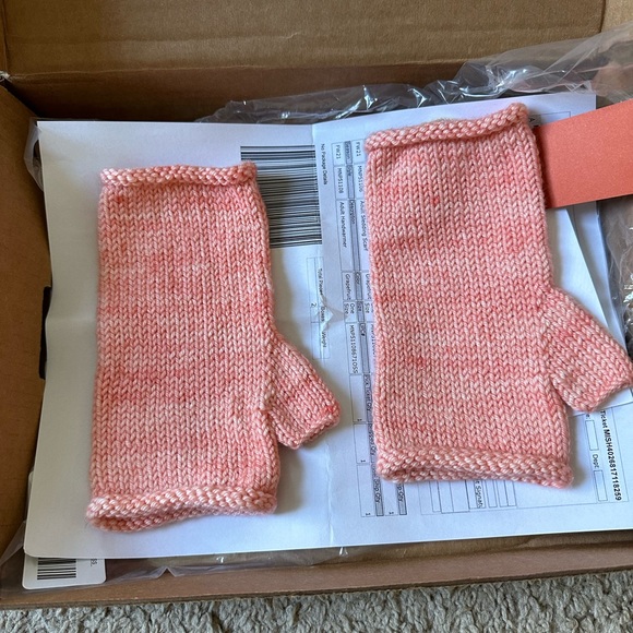 Misha&Puff adult Sledding scarf adult hand warmer in grape fruit color. - Picture 8 of 8